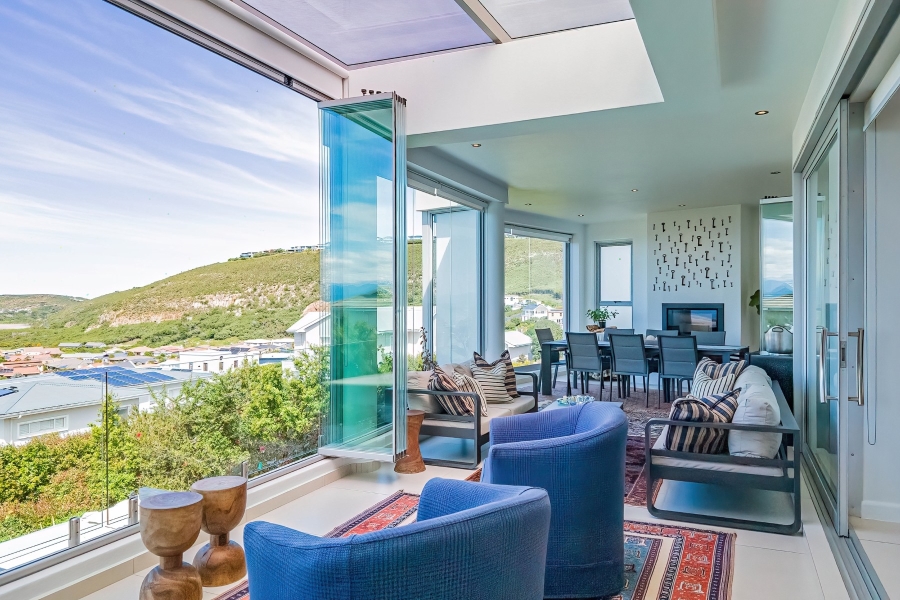 4 Bedroom Property for Sale in Whale Rock Western Cape